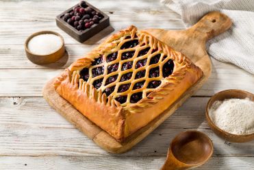 пирог с черной смородиной