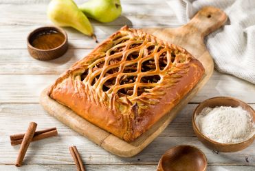 Пирог пряная груша с медом